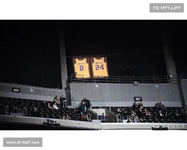 球迷自发悼念科比，斯台普斯中心外鲜花堆积